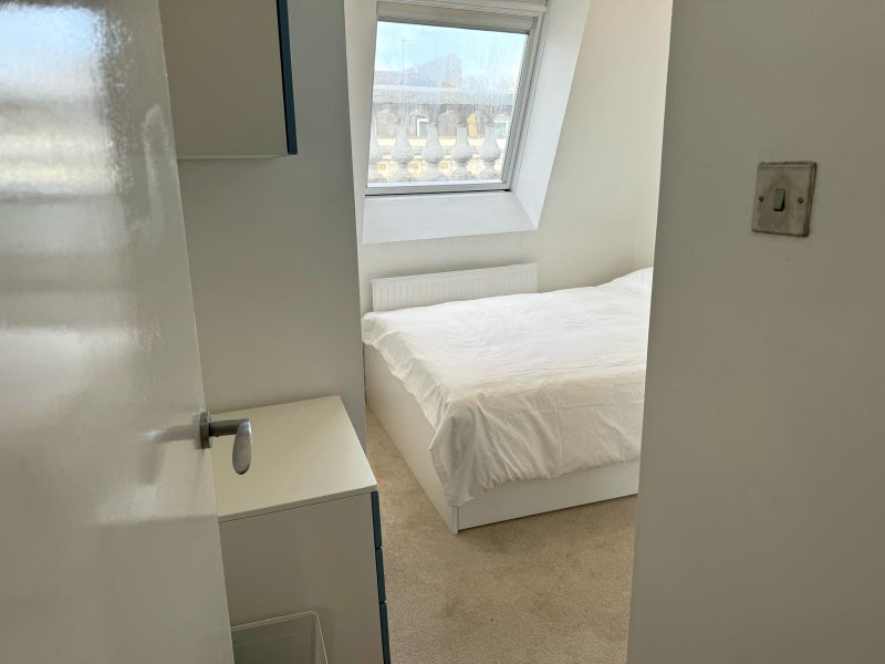 Flat Finborough Road in Greater London