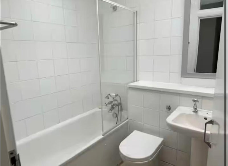 Flat Finborough Road in Greater London