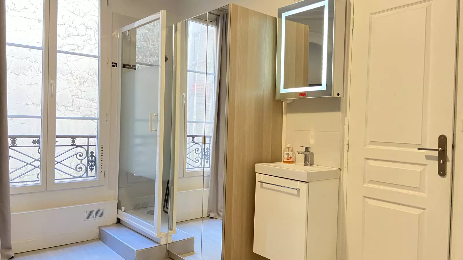 Flat Rue Manuel in Paris