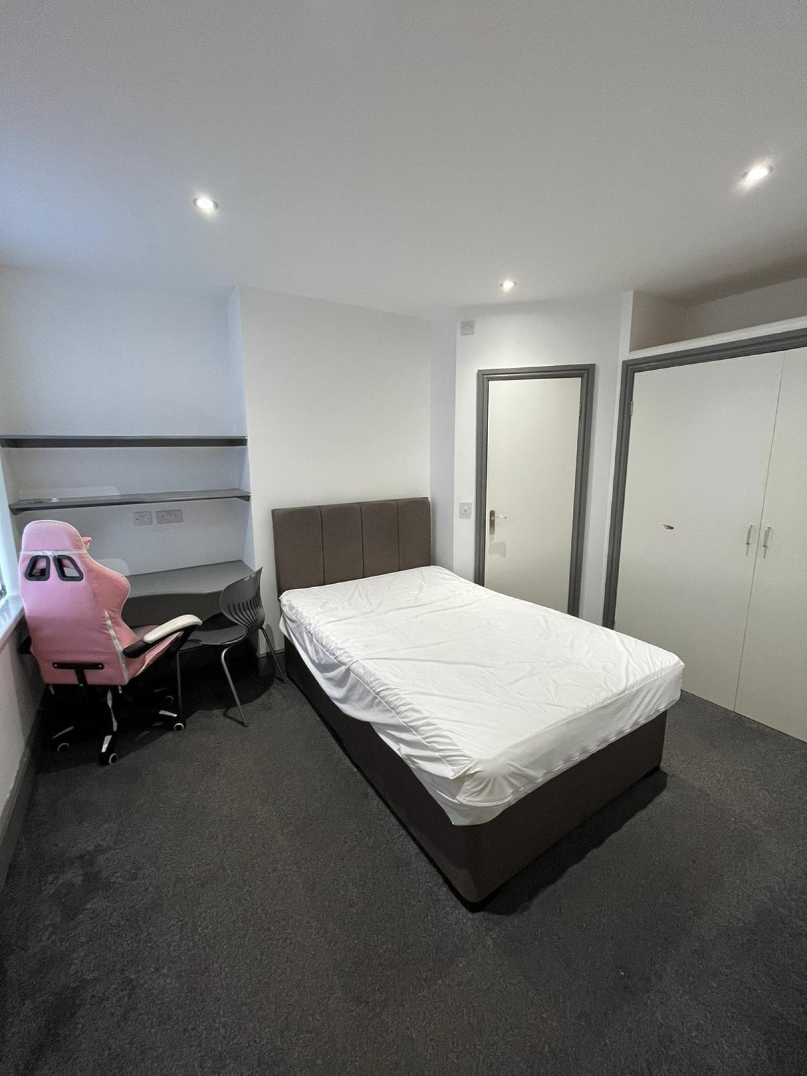 Room Stoke Road in Stoke-on-Trent