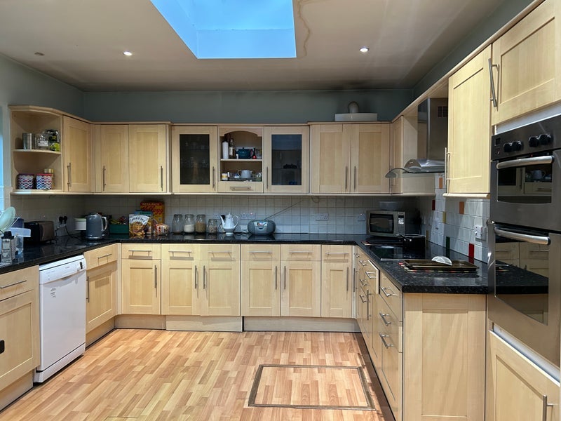 Room Burdon Lane in Greater London