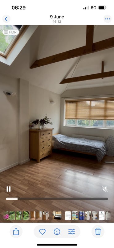 Room Burdon Lane in Greater London