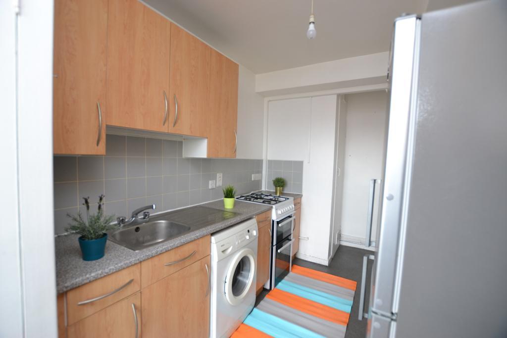 Flat Biggerstaff Street in Greater London