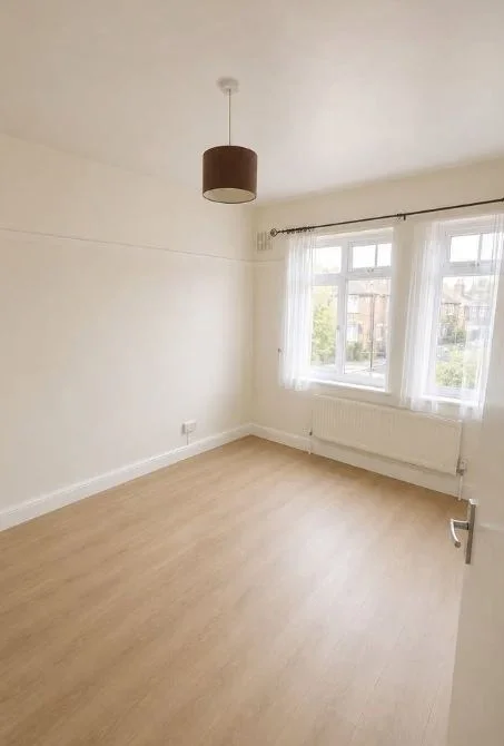 Flat Mays Lane in Greater London