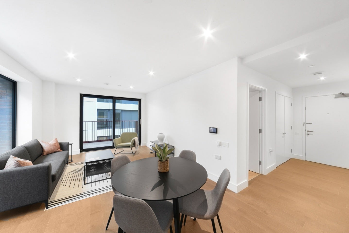 Flat Heygate Street in Greater London
