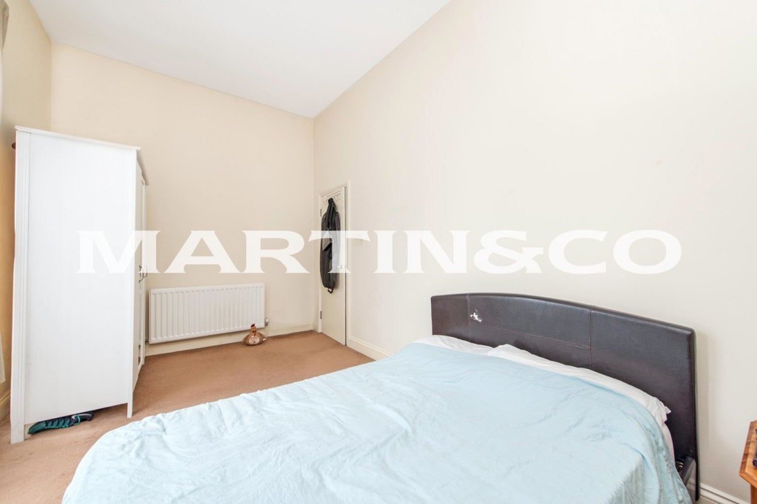Flat Grosvenor Road in Greater London