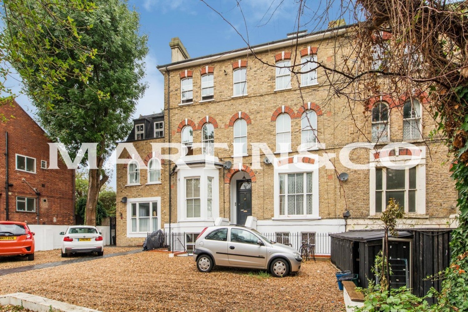 Flat Grosvenor Road in Greater London