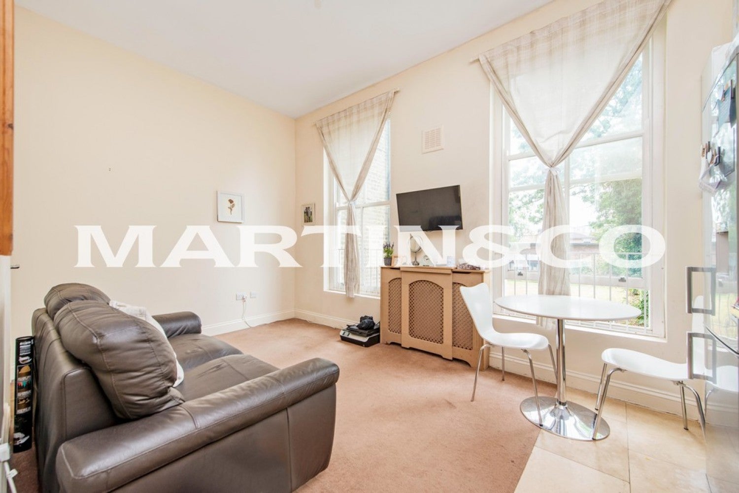 Flat Grosvenor Road in Greater London
