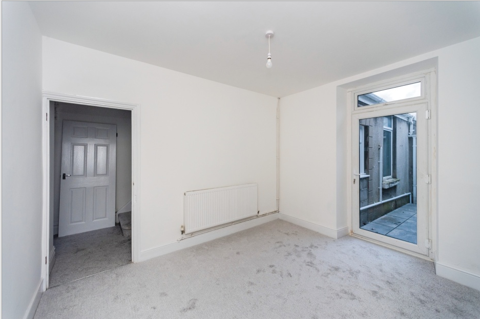 Flat Heol Glyn-llwchwr in Pontarddulais