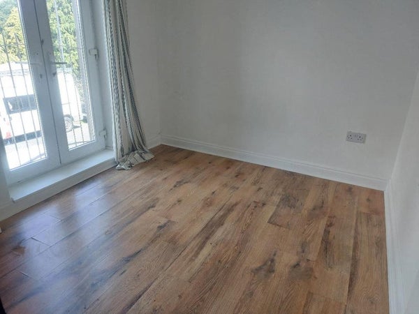 Flat Greenbank Road in Bristol