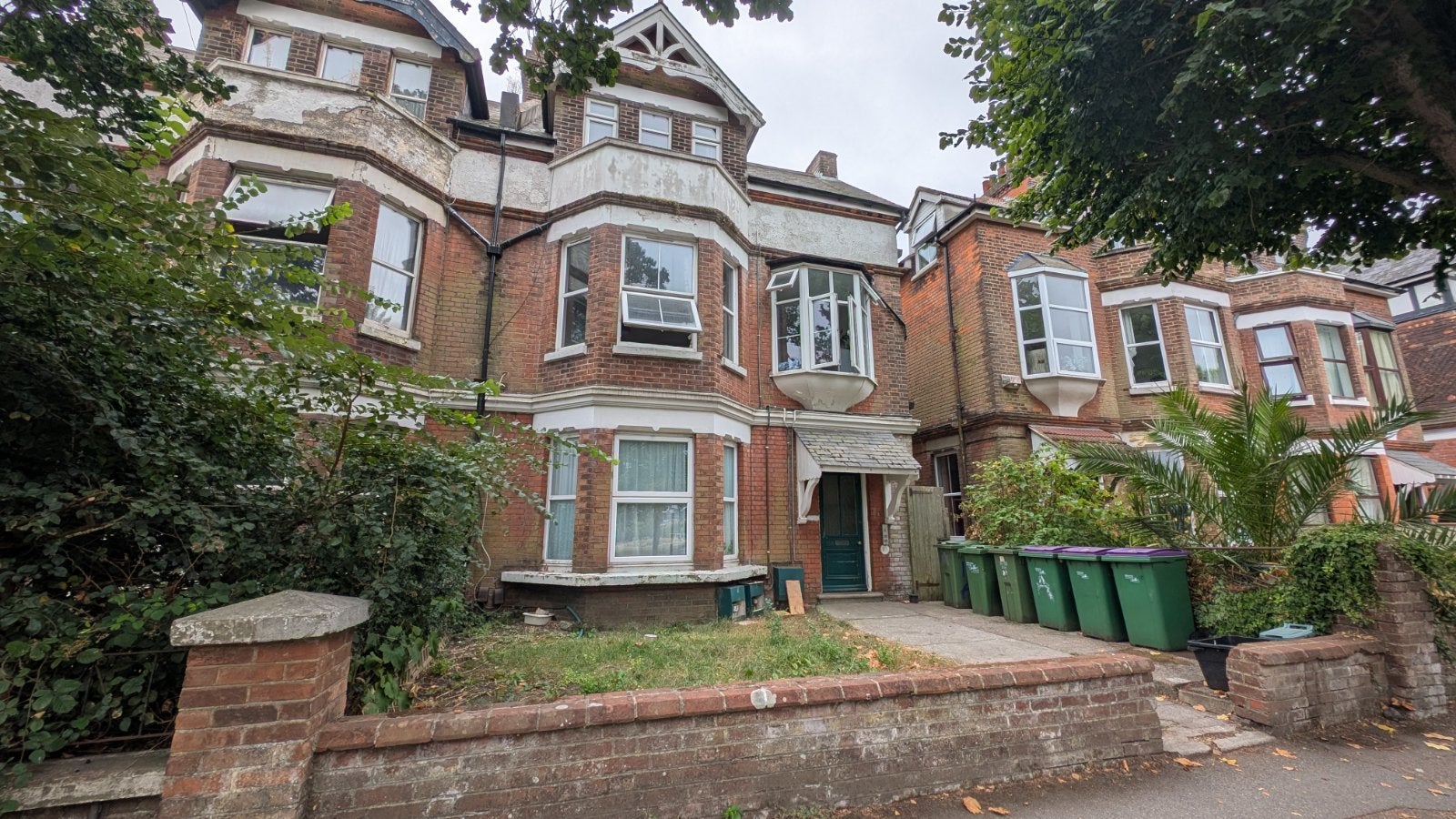 Flat Cheriton Road in Folkestone and Hythe District