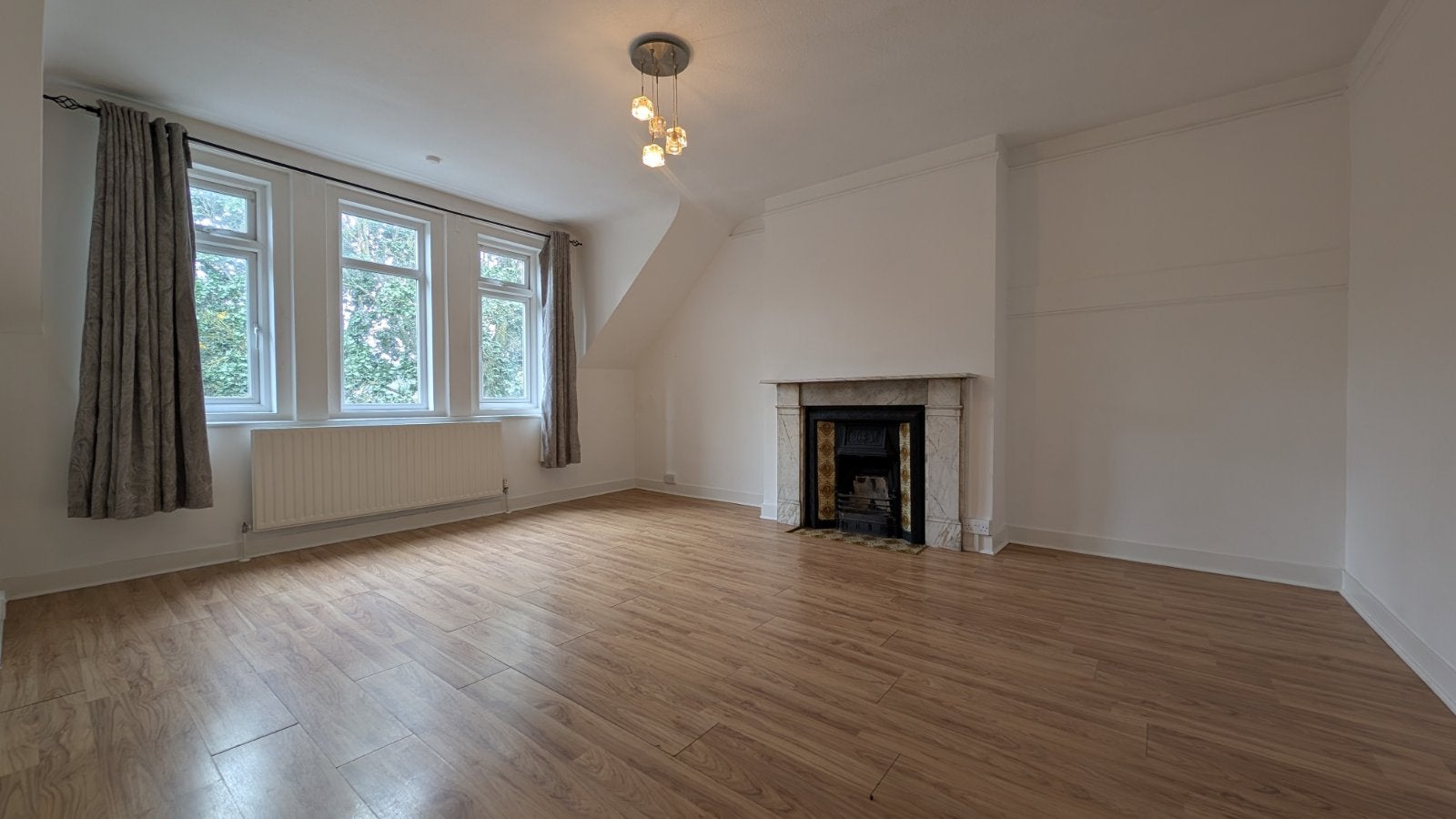 Flat Cheriton Road in Folkestone and Hythe District