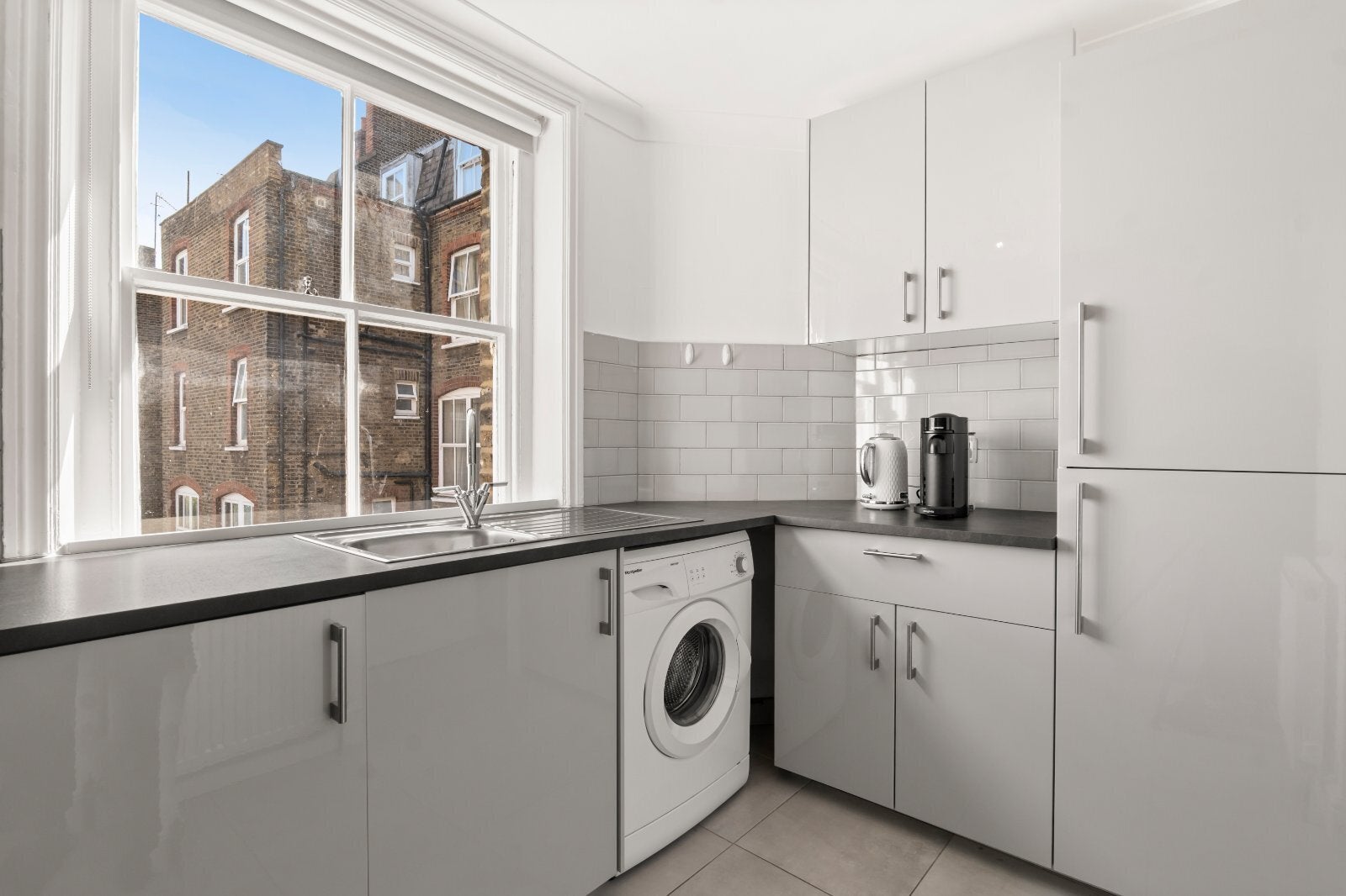 Flat Earl's Court Road in Greater London