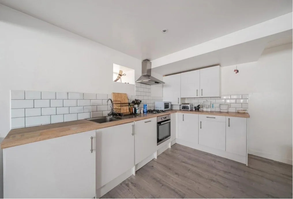 Flat Marmora Road in Greater London