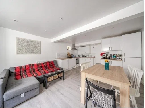 Flat Marmora Road in Greater London