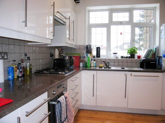 Flat Hendon Way in Greater London