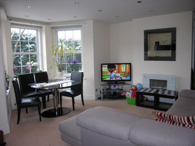 Flat Hendon Way in Greater London