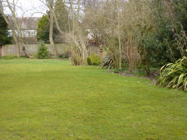 Flat Hendon Way in Greater London