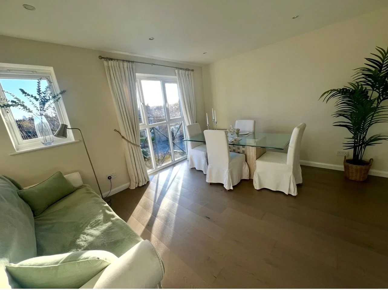 Flat Farrow Lane in Greater London