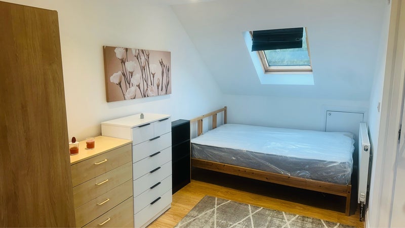 Flat Crawley Road in Greater London