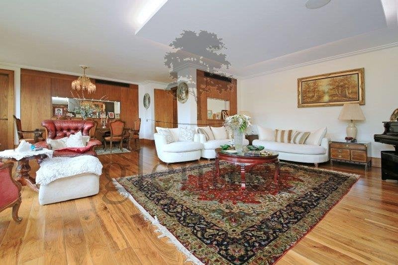 Flat Finchley Road in Greater London