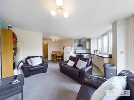 Flat Bradshaw Close in Birmingham