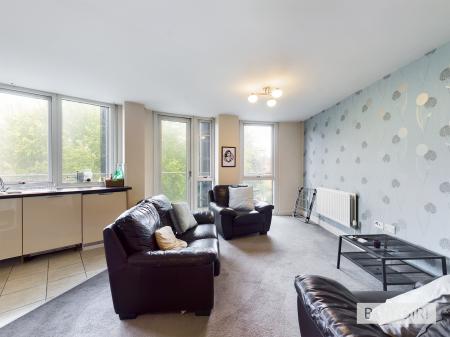 Flat Bradshaw Close in Birmingham