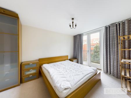 Flat Bradshaw Close in Birmingham