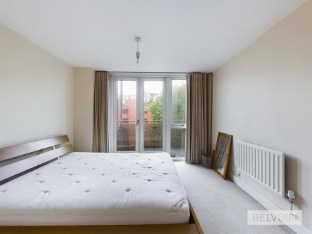 Flat Bradshaw Close in Birmingham