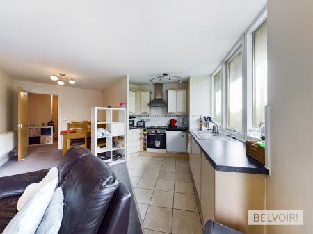 Flat Bradshaw Close in Birmingham