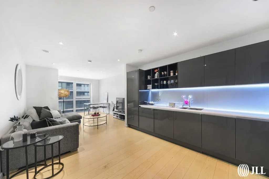 Flat Westfield Avenue in Greater London