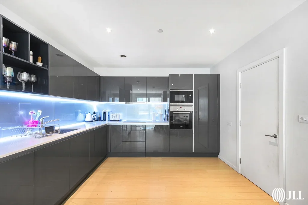 Flat Westfield Avenue in Greater London