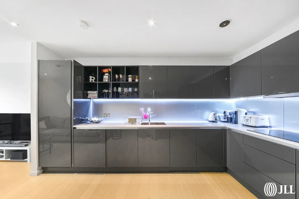Flat Westfield Avenue in Greater London