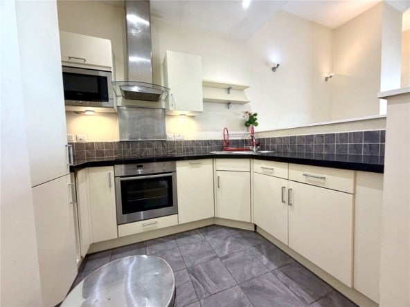 Flat Beckhampton Street in Swindon