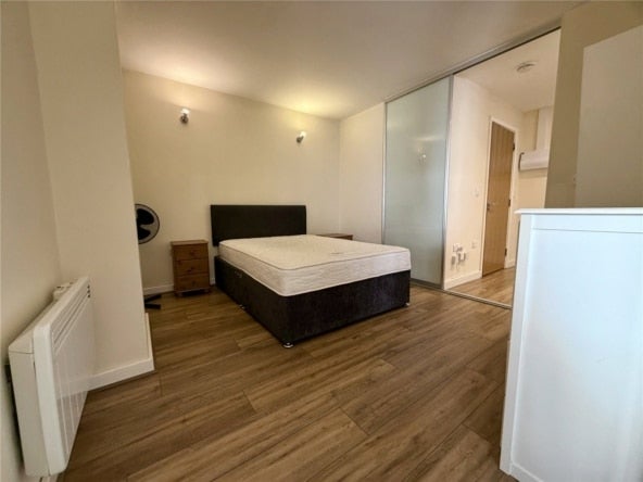 Flat Beckhampton Street in Swindon