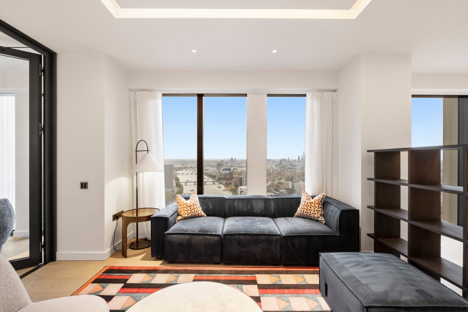 Flat Nine Elms Lane in Greater London