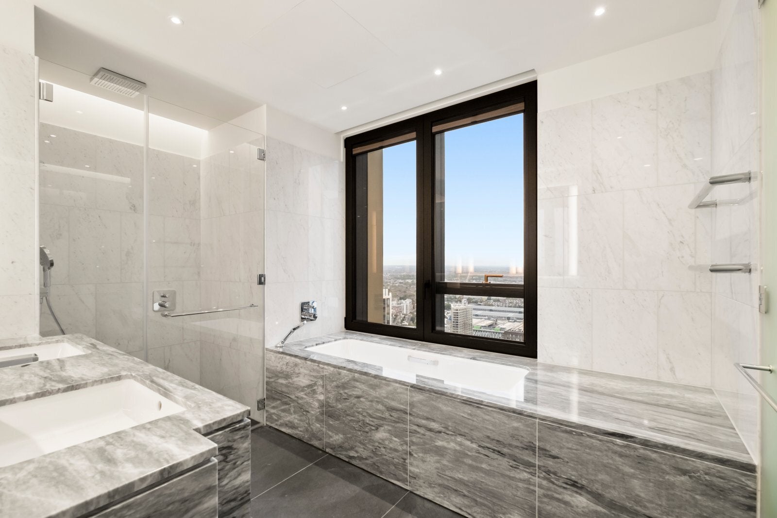 Flat Nine Elms Lane in Greater London