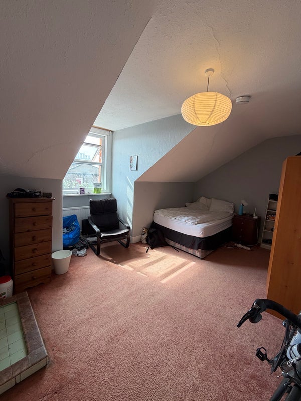 Room Parolles Road in Greater London
