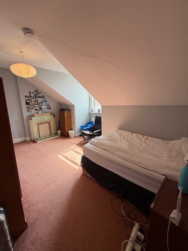 Room Parolles Road in Greater London