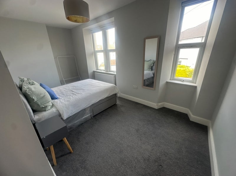 Room Beauley Road in Bristol