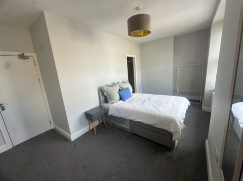 Room Beauley Road in Bristol