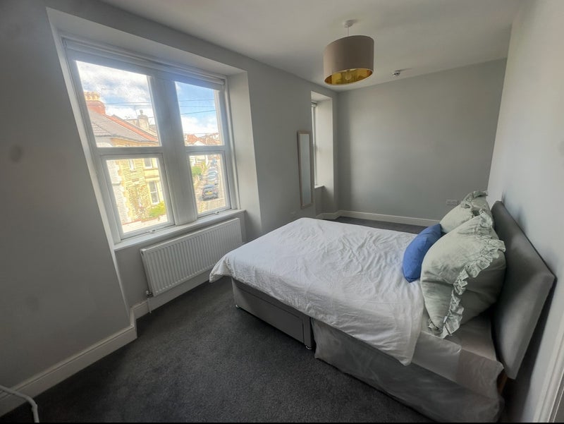 Room Beauley Road in Bristol