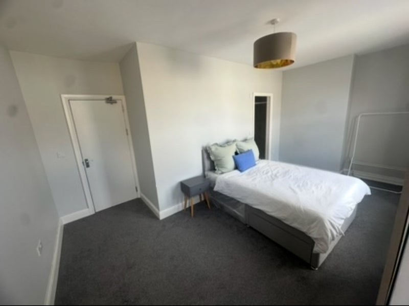 Room Beauley Road in Bristol