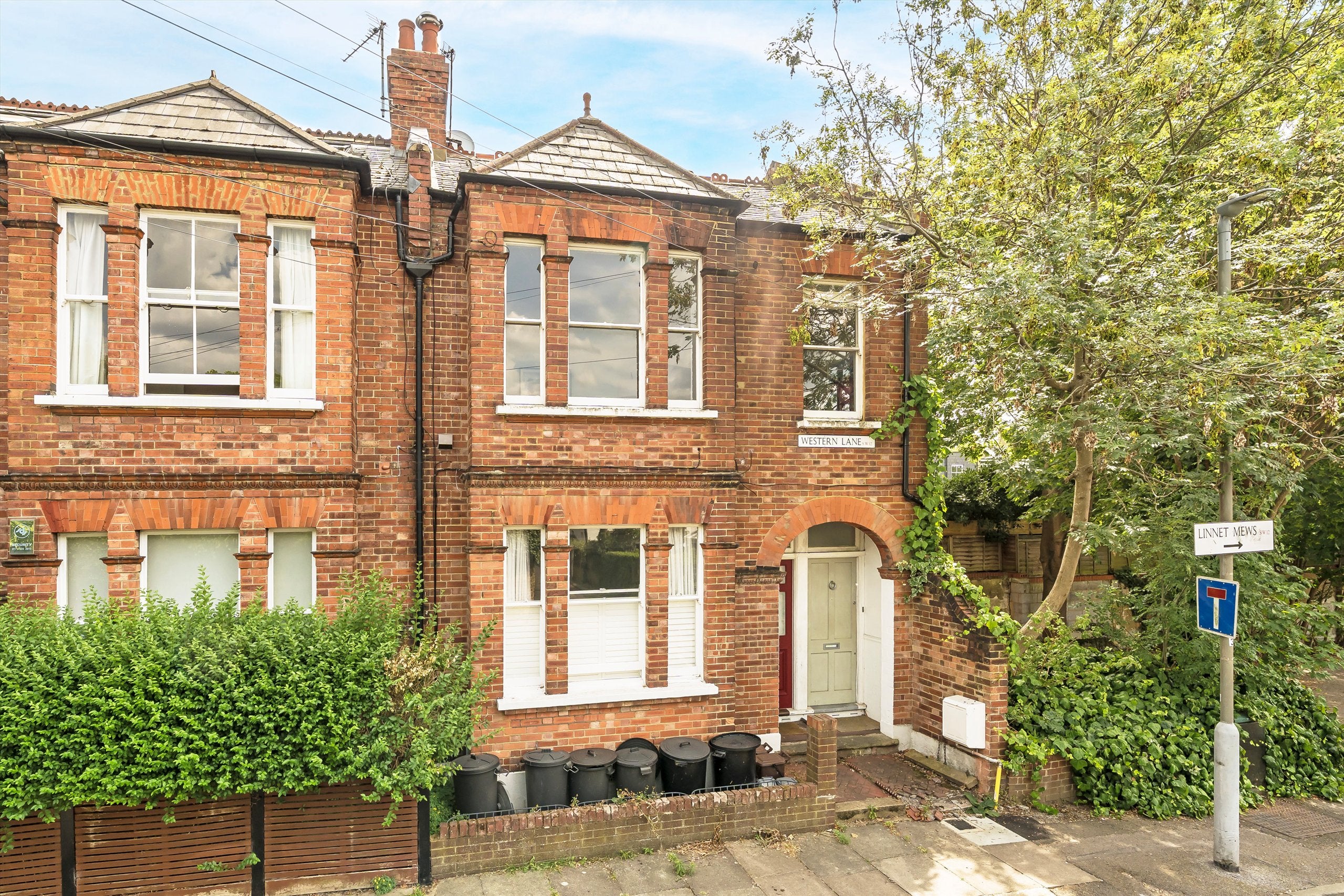 House Western Lane in Greater London