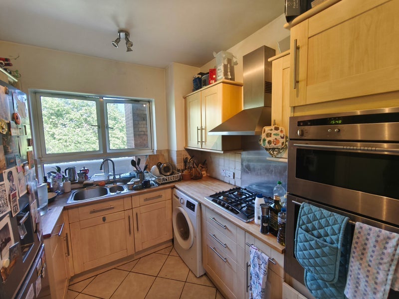 Room Pancras Road in Greater London