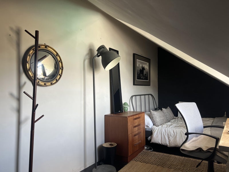 Room Andrews Road in Greater London