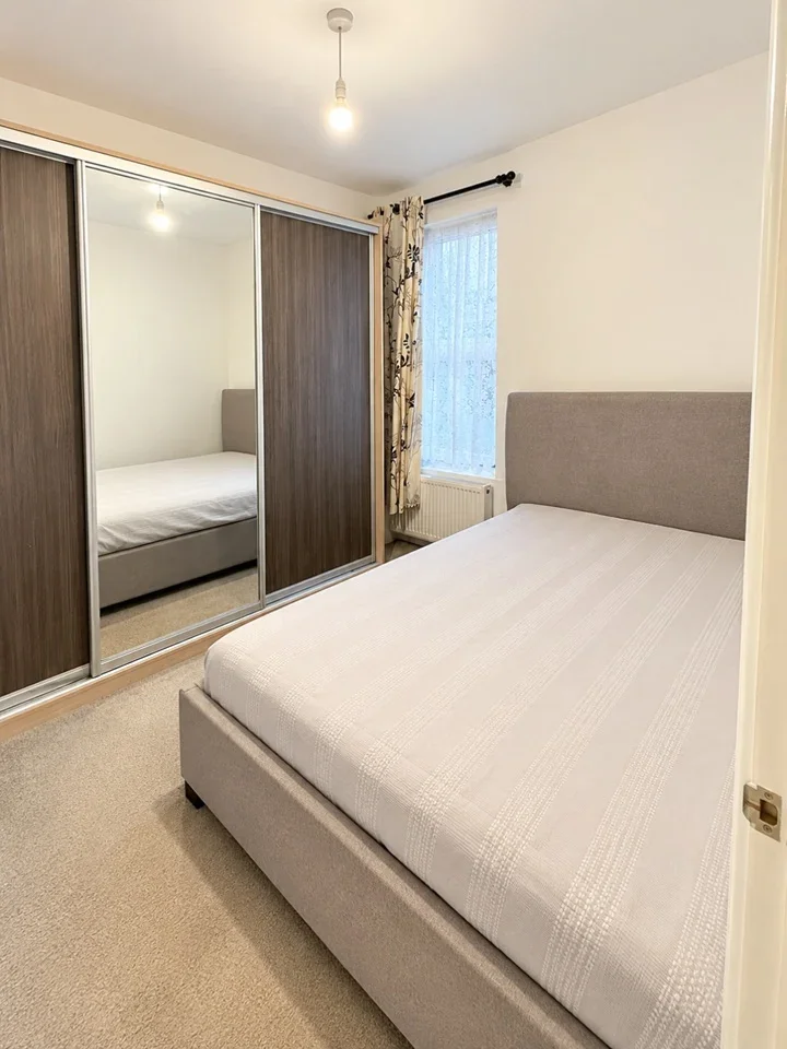 Flat Nicholes Road in Greater London