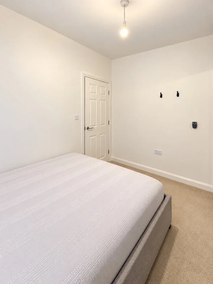 Flat Nicholes Road in Greater London