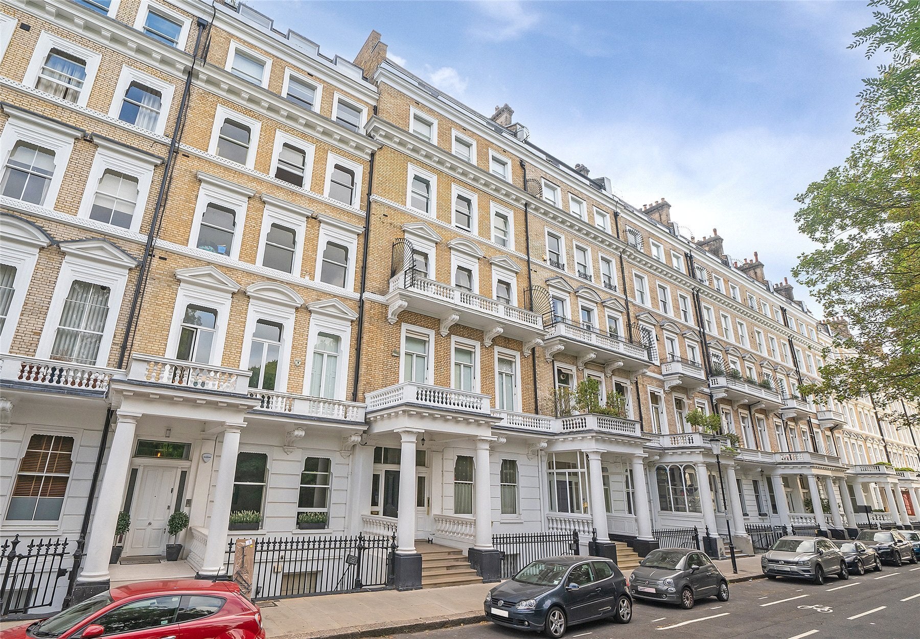 Flat Queen's Gate Place Mews in Greater London