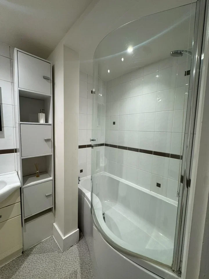 Flat Hadley Green in Greater London